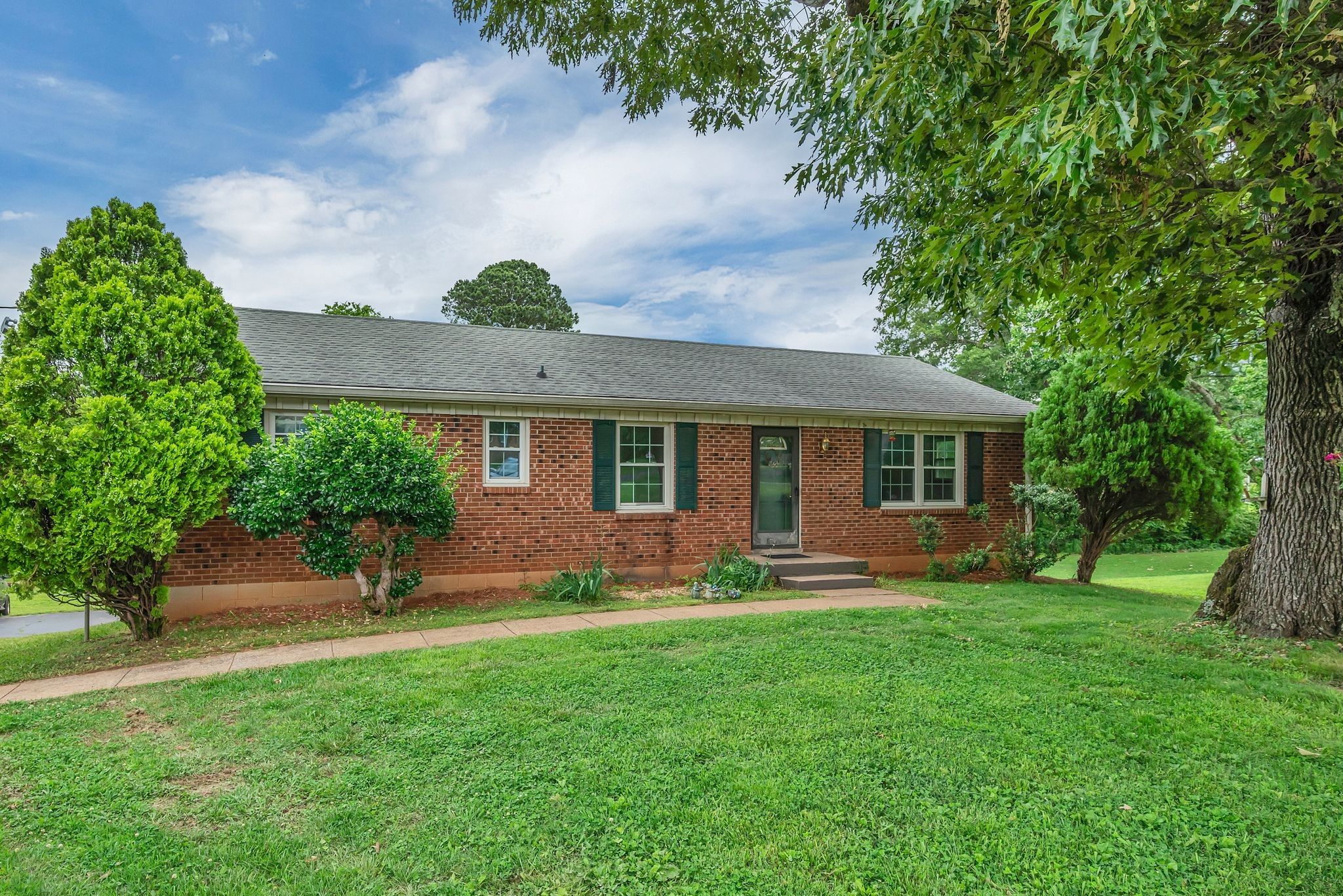 1006 Hillcrest Cir