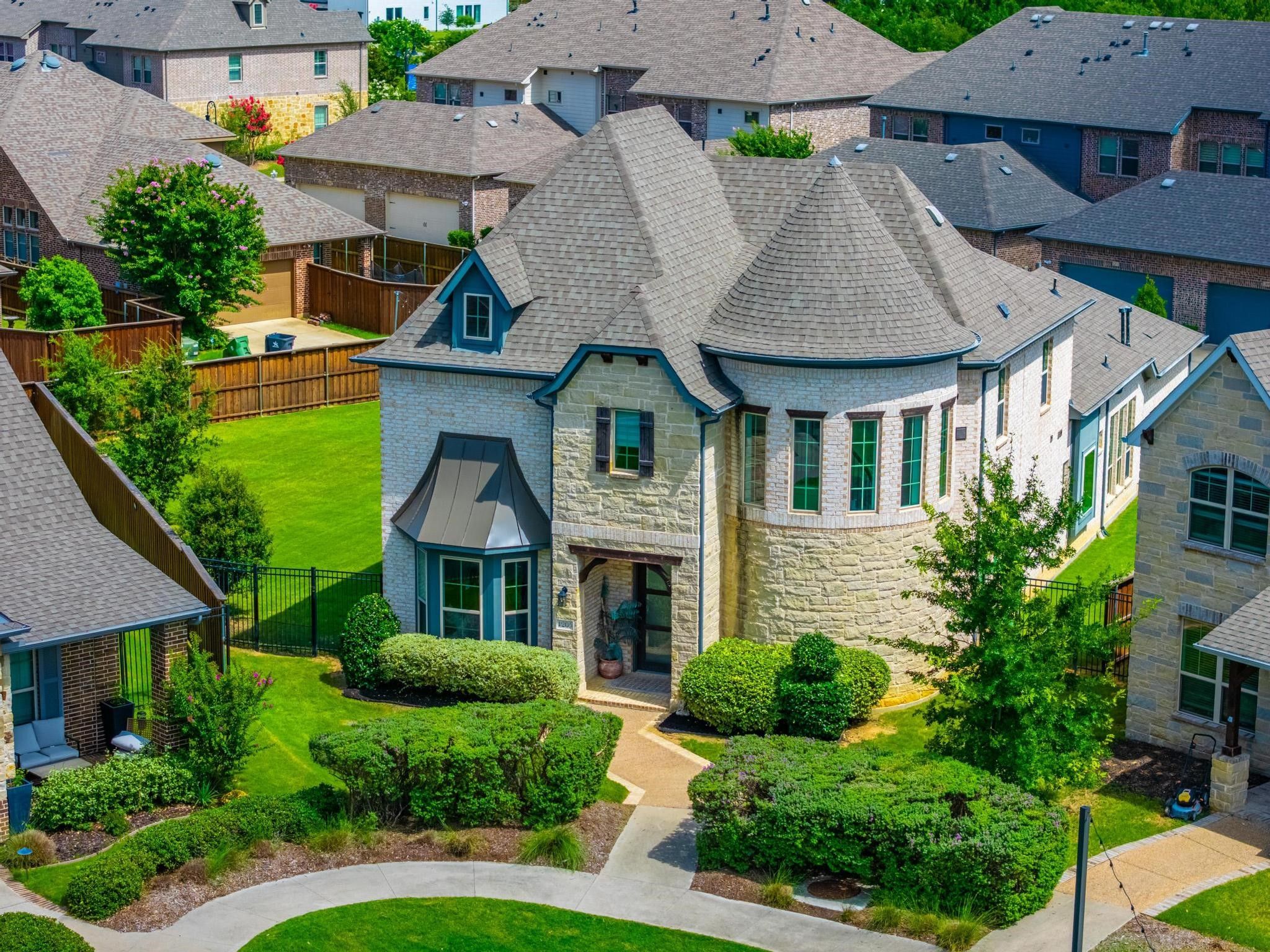1205 Shady Fox Way