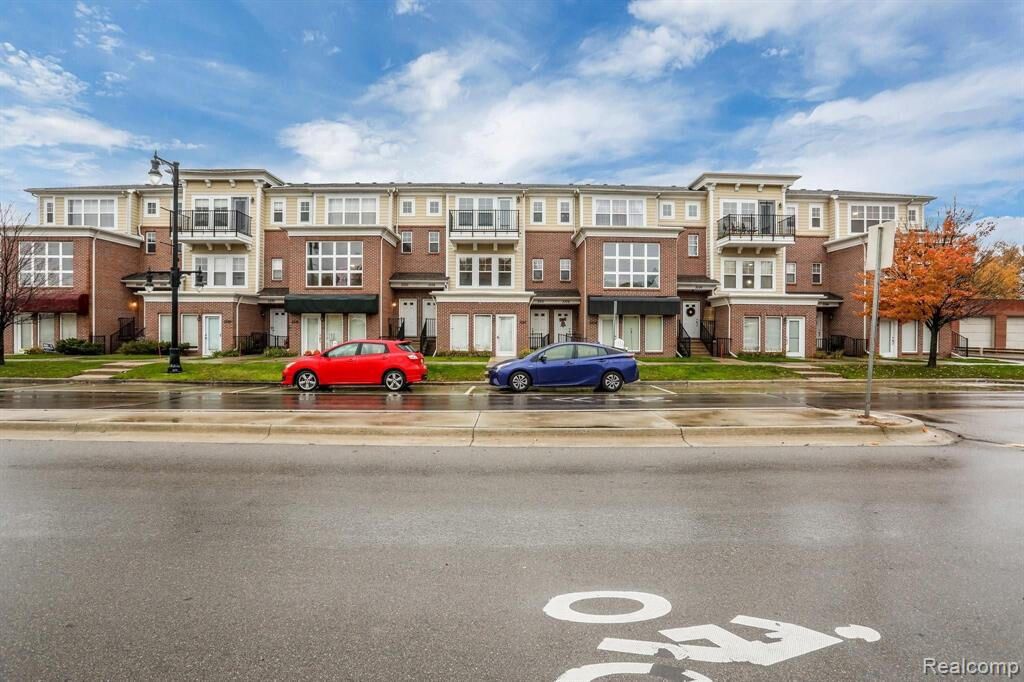 3280 Hilton