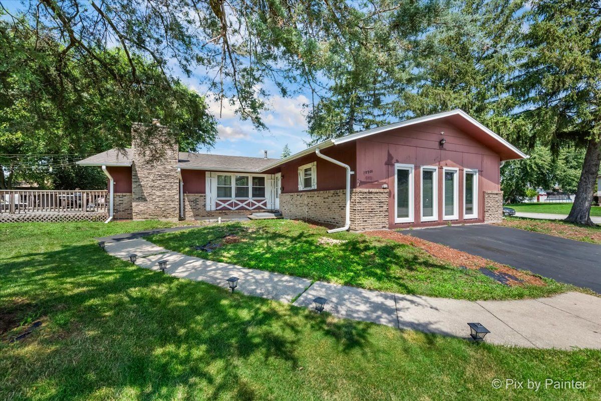 18900 Oakwood Court