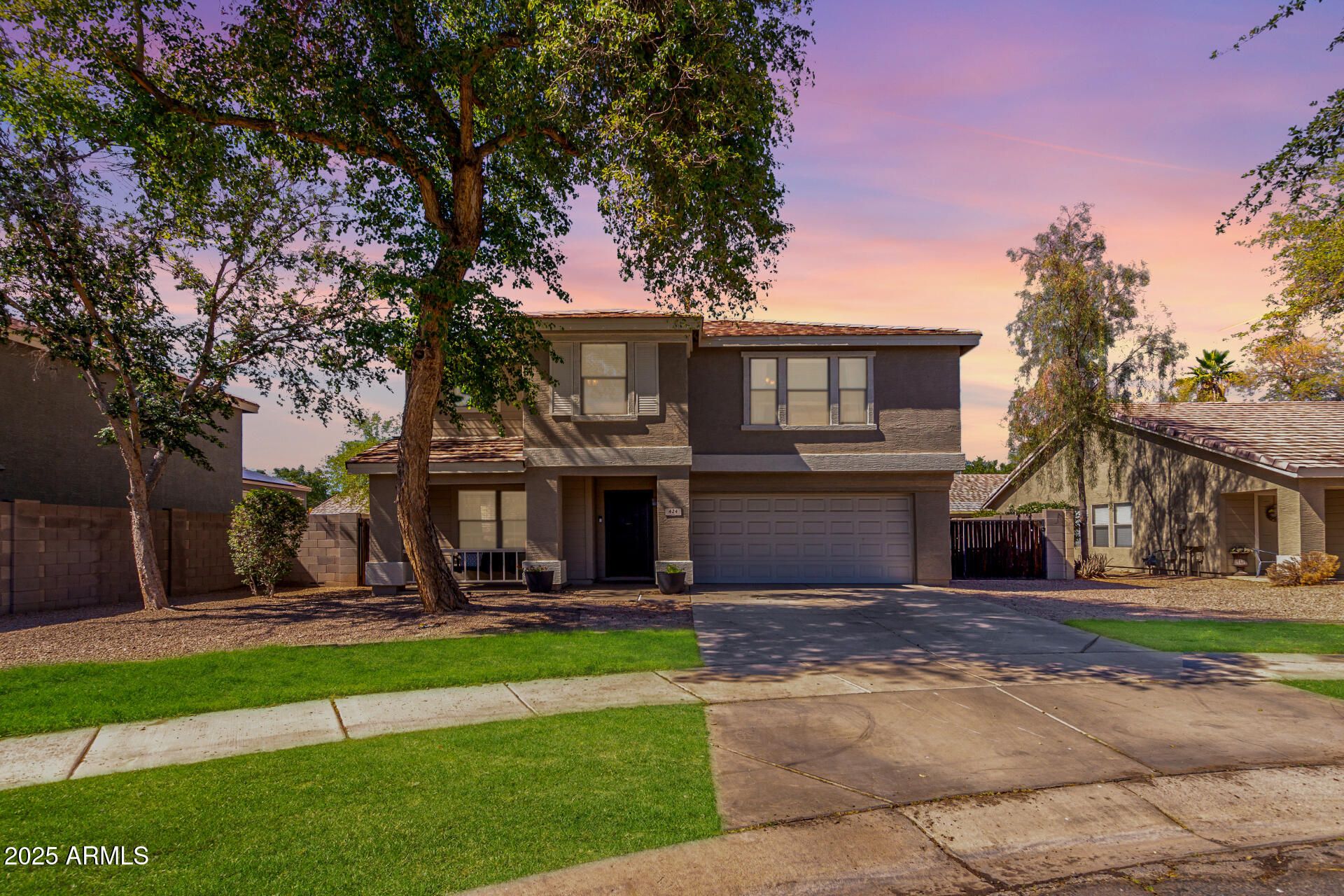 424 W Midland Lane