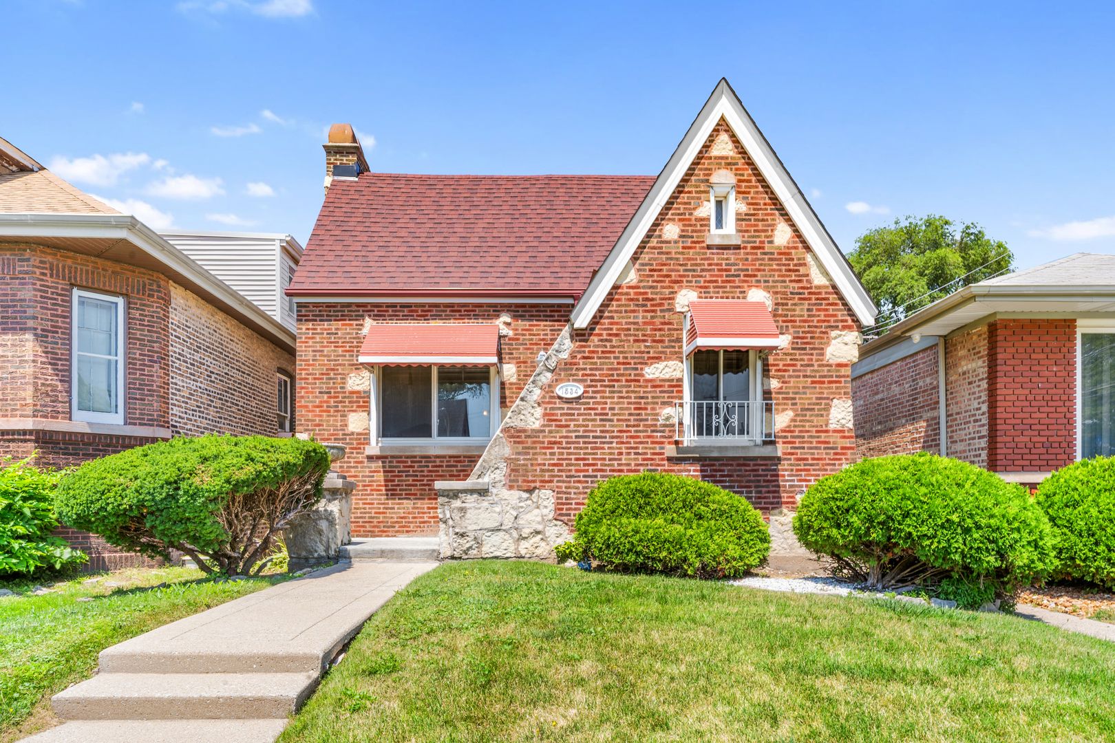 1534 E 86th Place