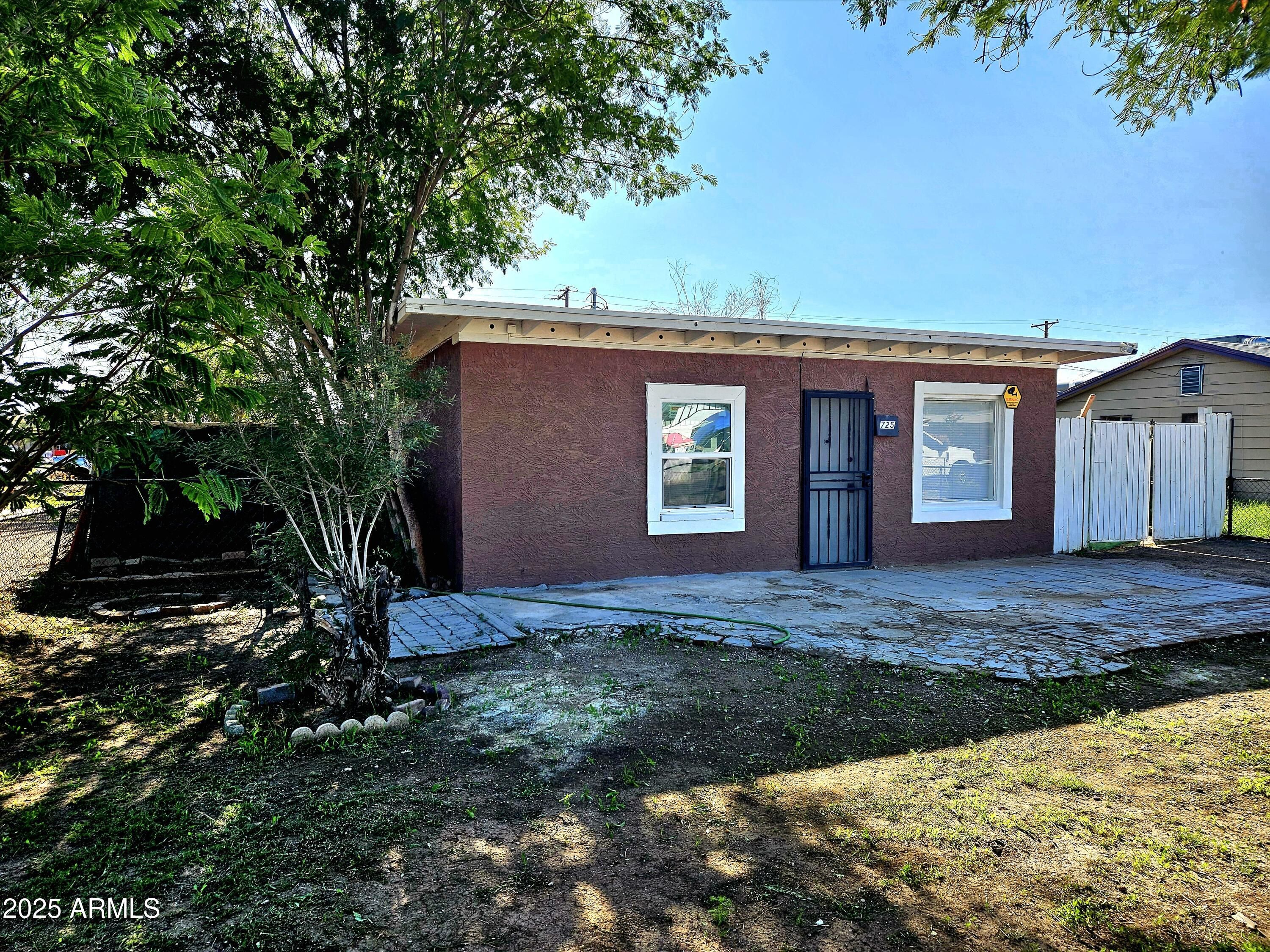 725 W Southgate Avenue