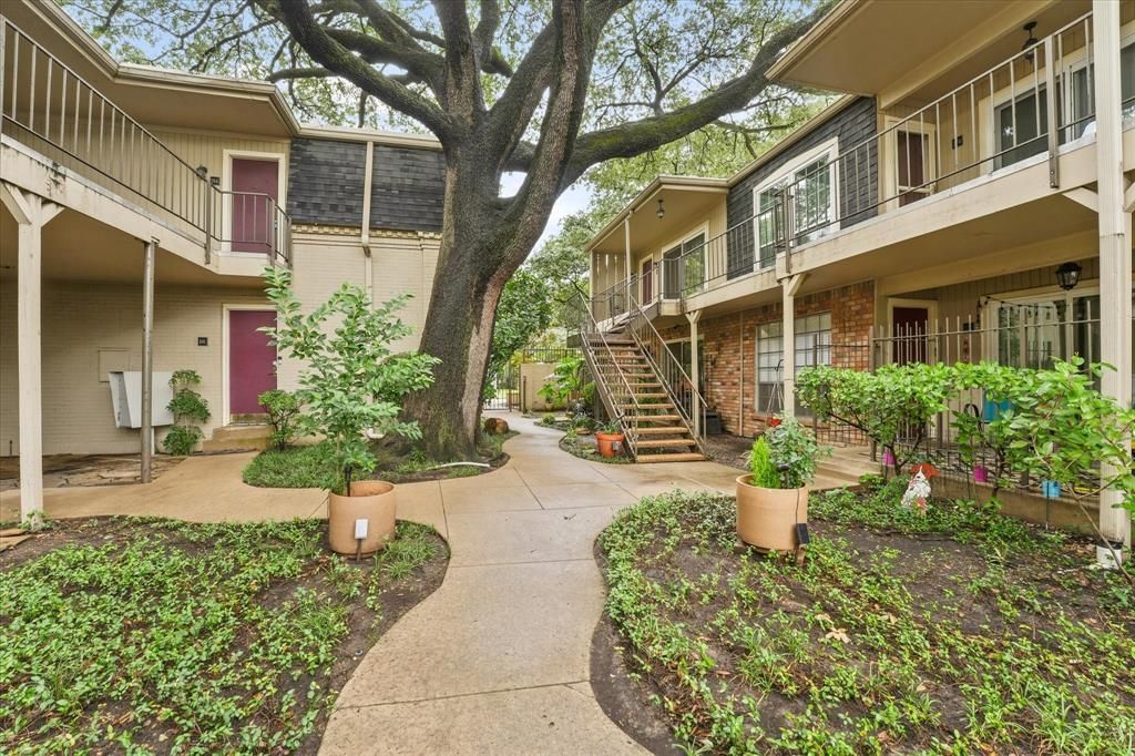 5305 Fleetwood Oaks Drive 274