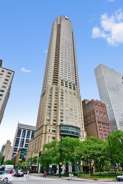 800 N Michigan Avenue 3603