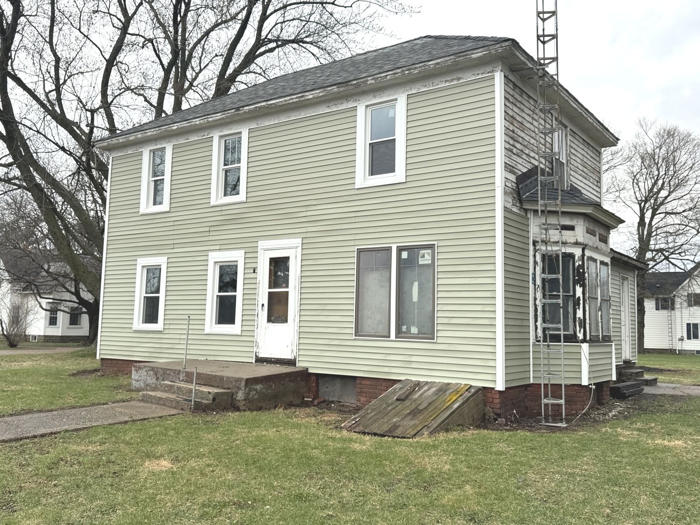 108 W 3rd Street