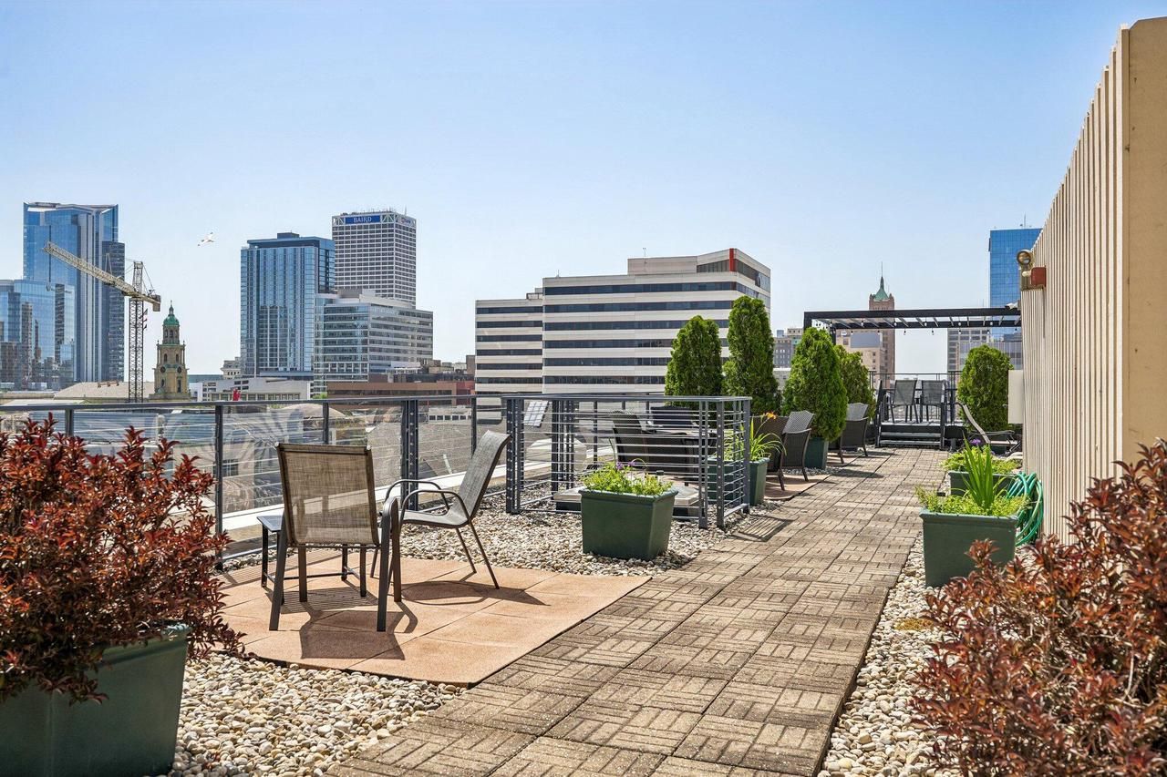 270 E Highland Avenue 424