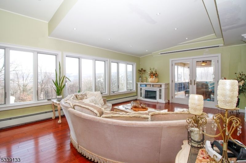 28 Edsall Dr
