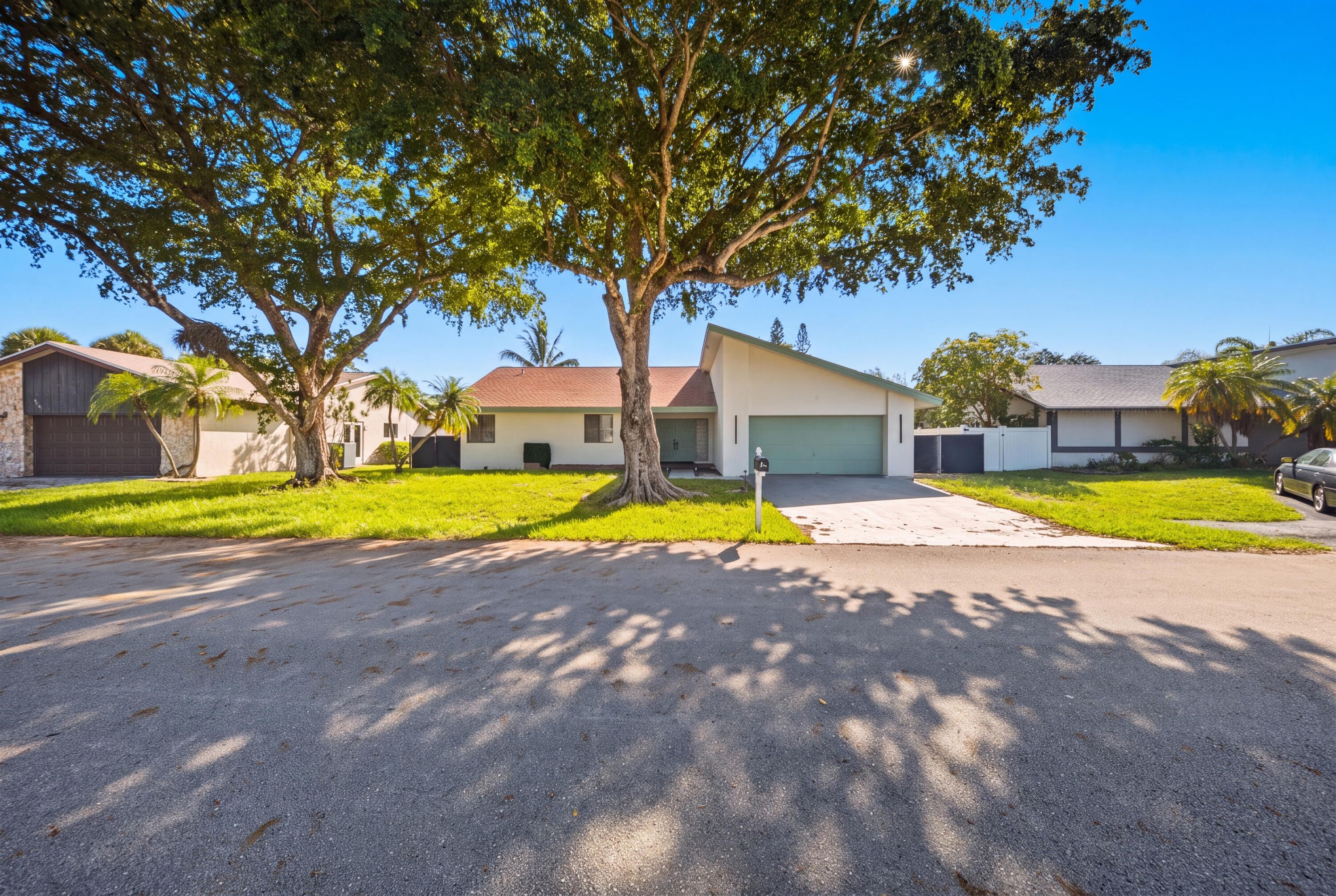 8114 Nutmeg Way