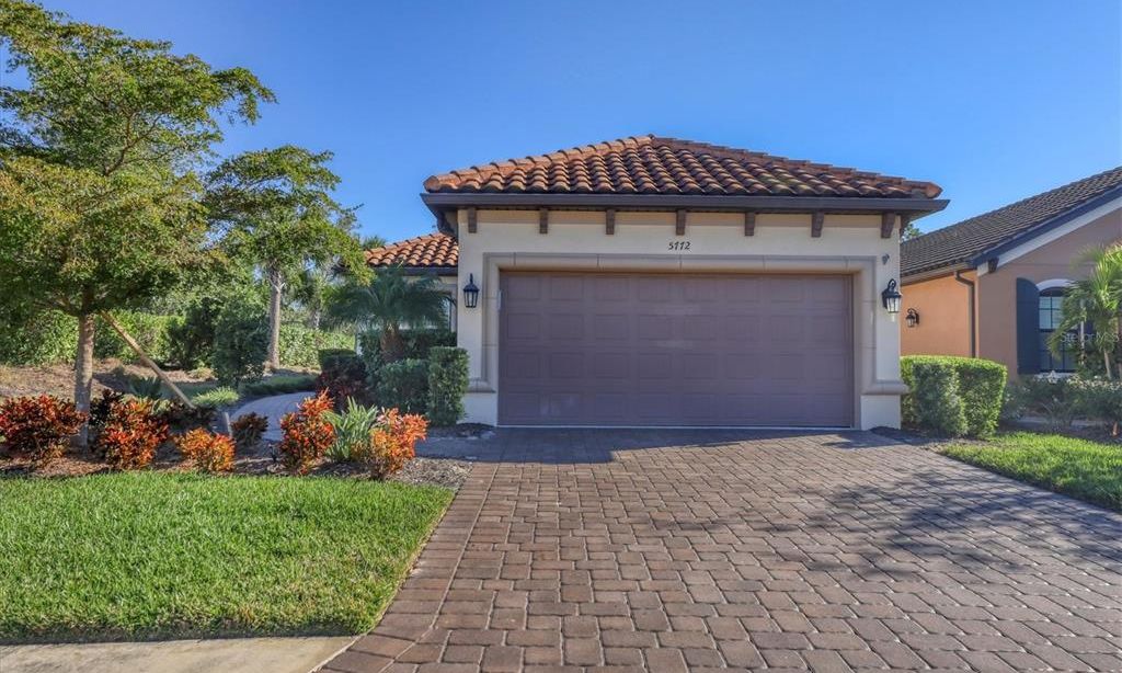 Bellacina by Casey Key