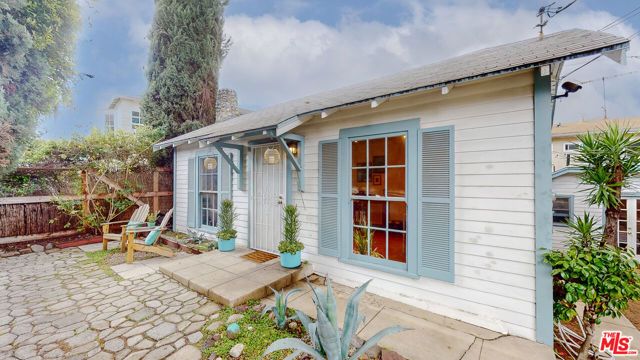 2125 N Commonwealth Avenue