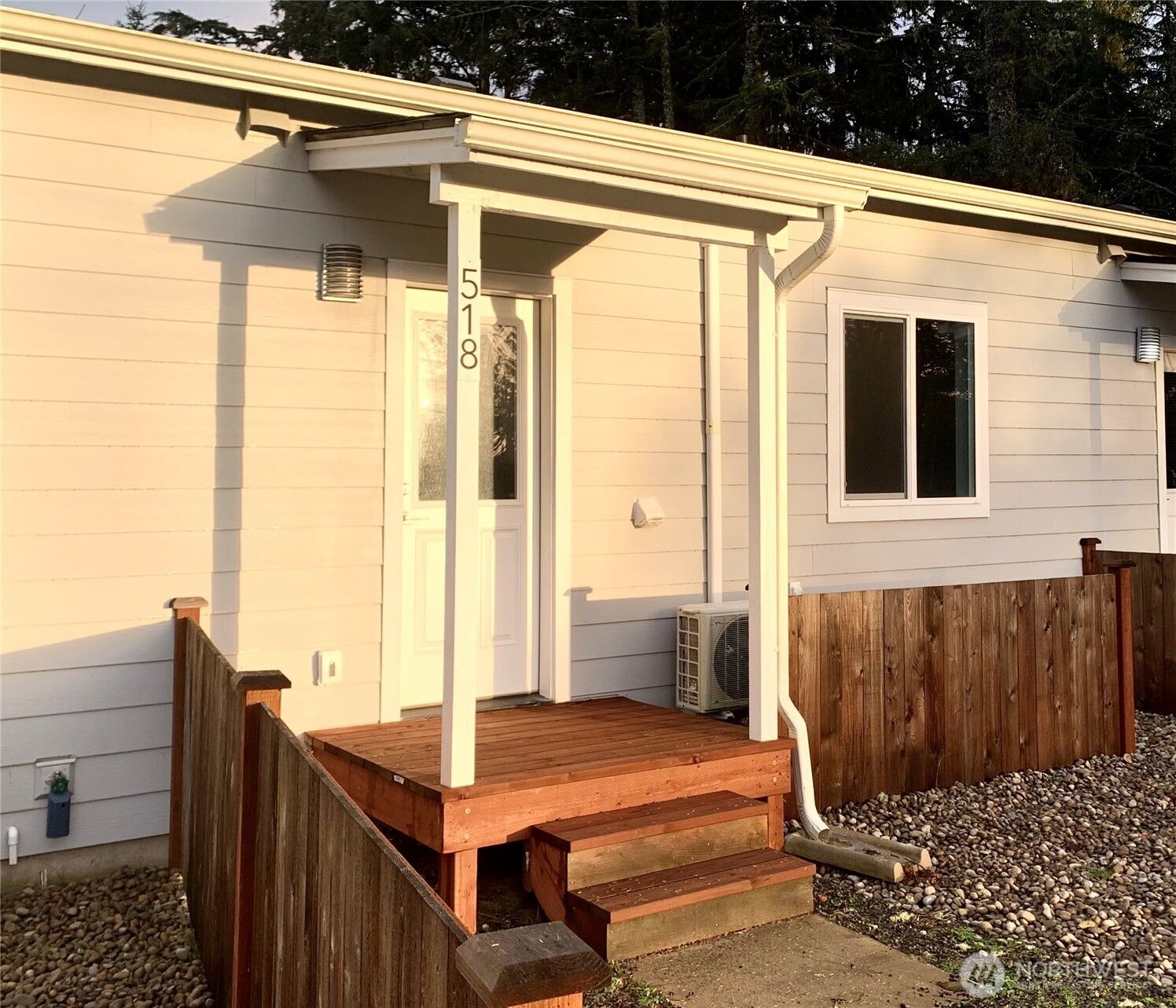 518 Dolphin Avenue Ne