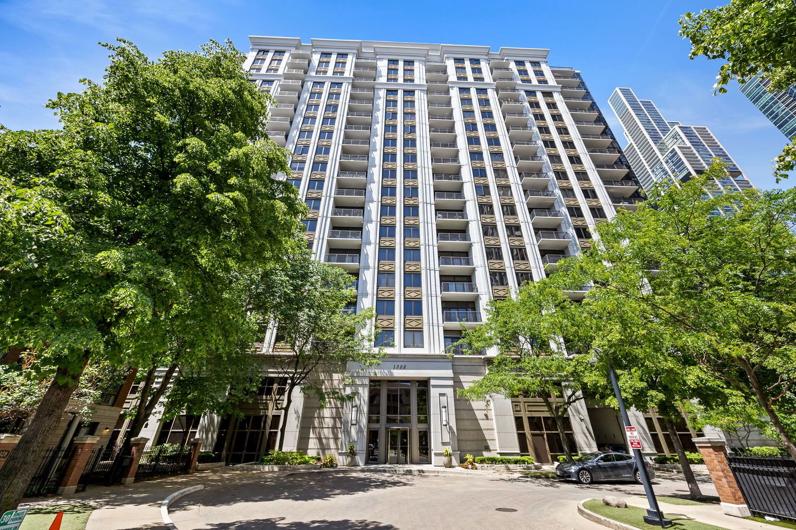 1322 S Prairie Avenue 804