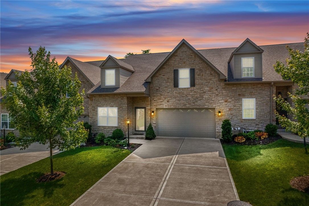 996 Surrey Woods Dr