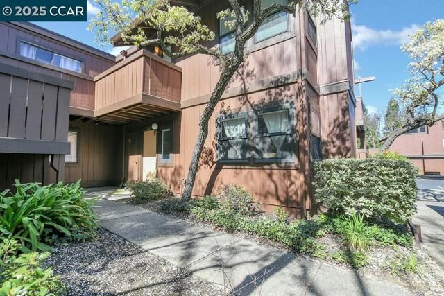 896 Camelback Place