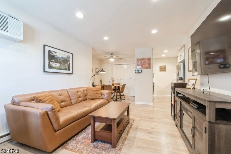103 Woodcrest Dr