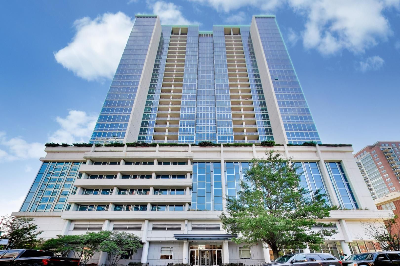 1629 S Prairie Avenue 805