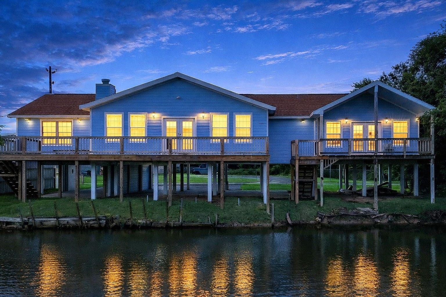 1615 Railroad Street