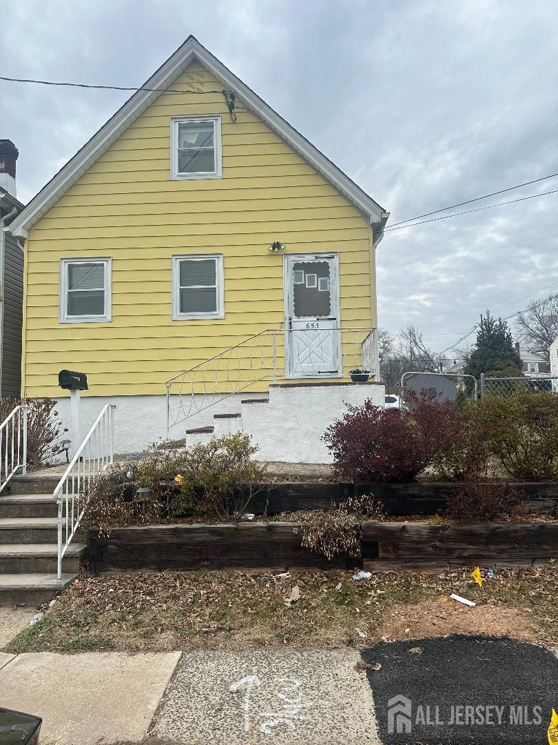653 Raritan Avenue