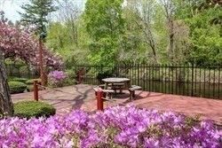 96 Old Colony Ave 558