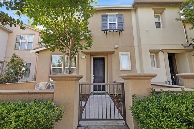 24267 Eden Ave