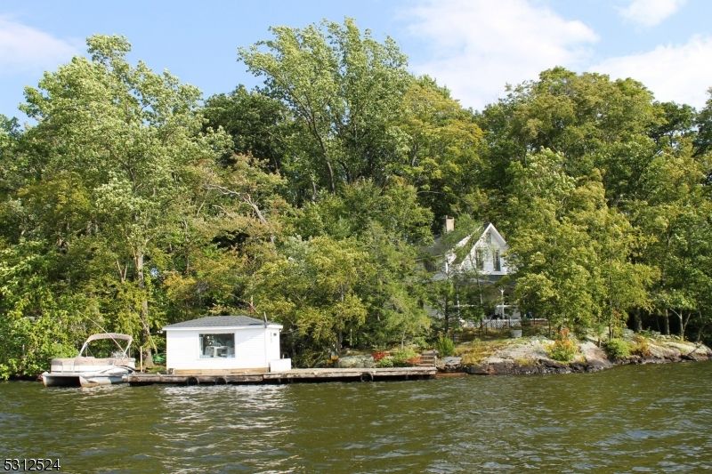 56 Raccoon Island Rd