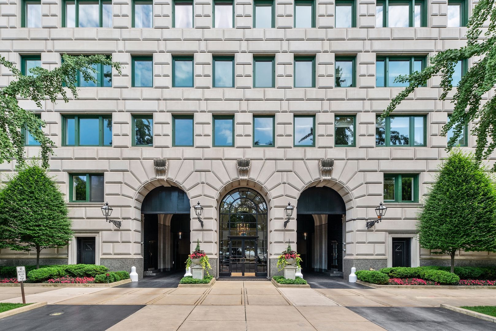 209 E Lake Shore Drive 14