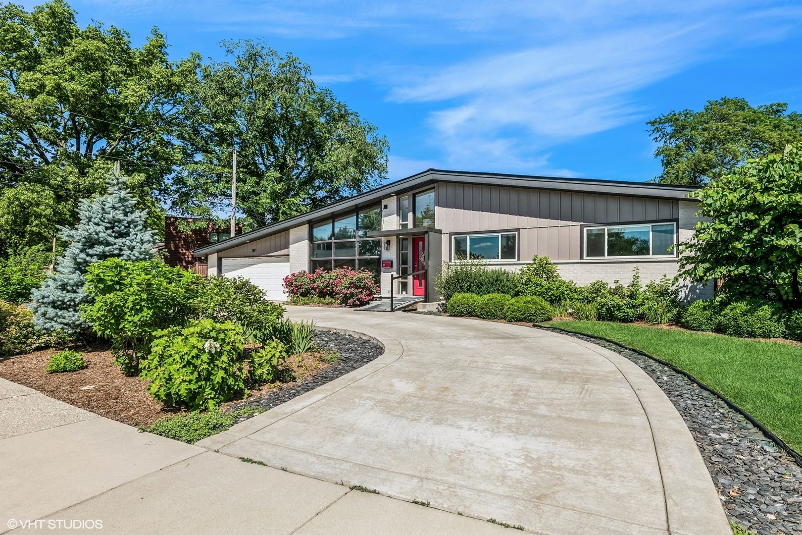 319 E Huntington Lane