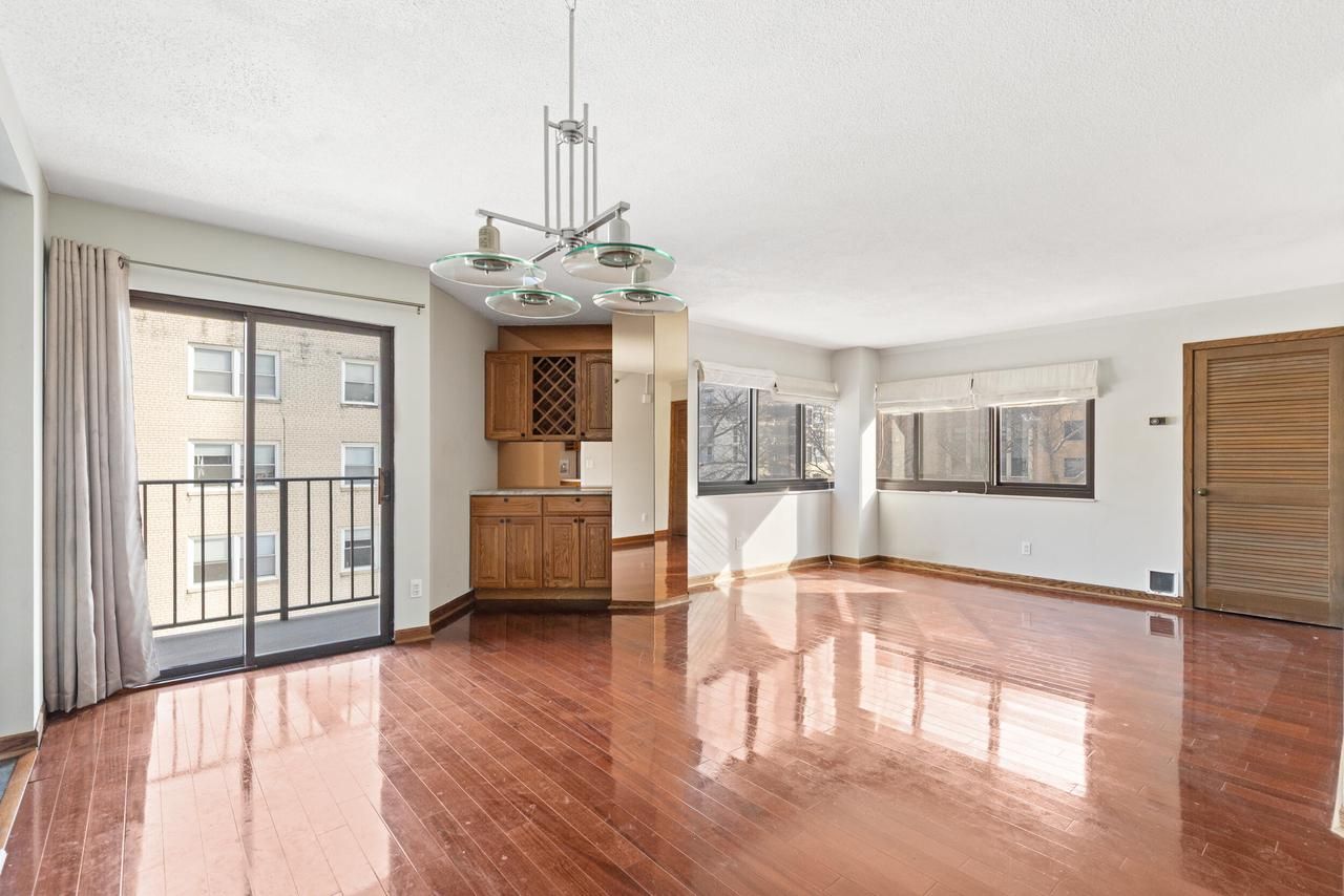 1633 N Prospect Avenue 3E