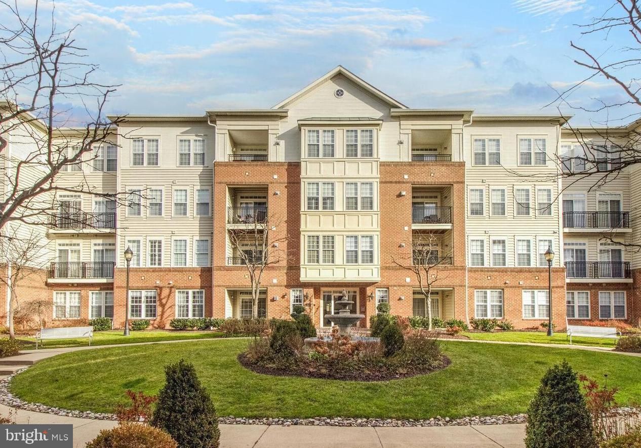 2540 Kensington Gardens 201