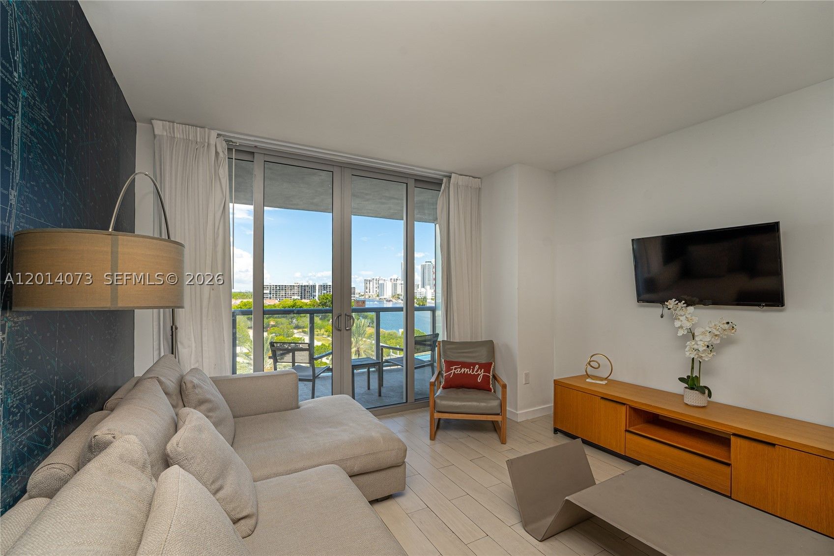 2602 E Hallandale Beach Blvd R806
