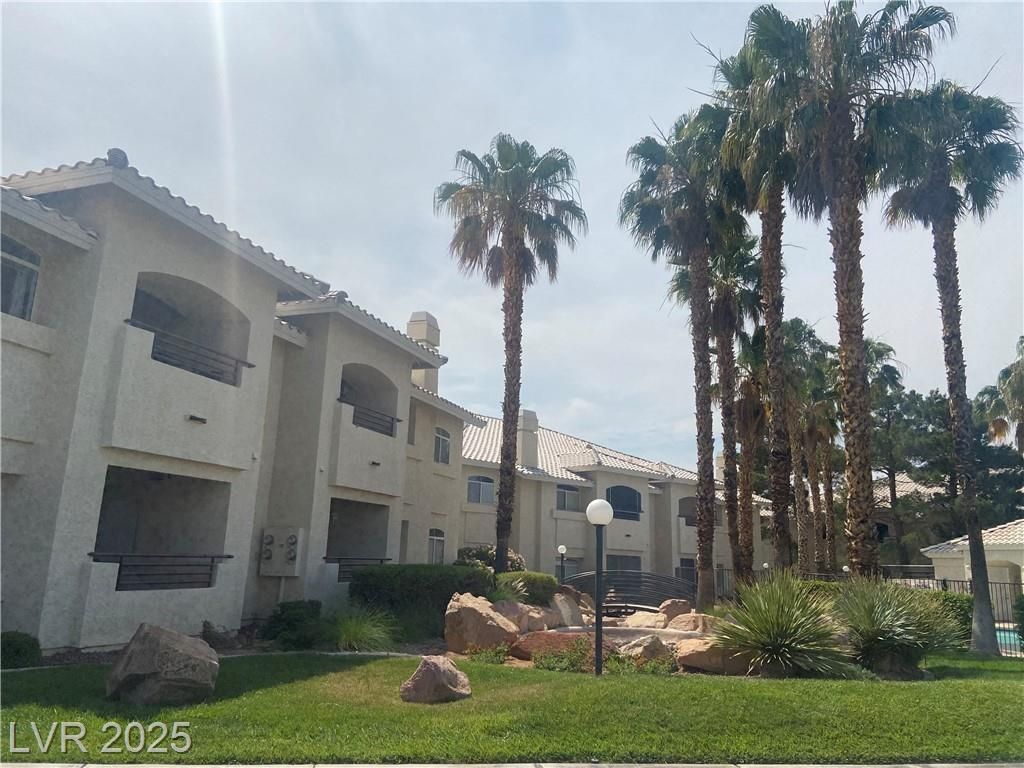 3320 South Fort Apache Road 139