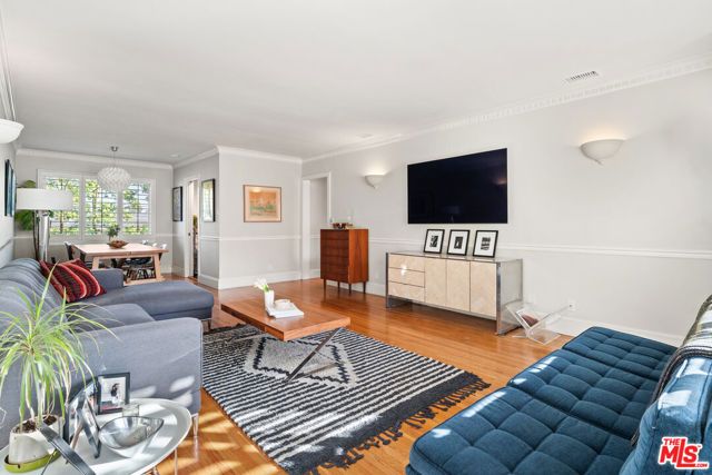 1615 N Laurel Avenue 202