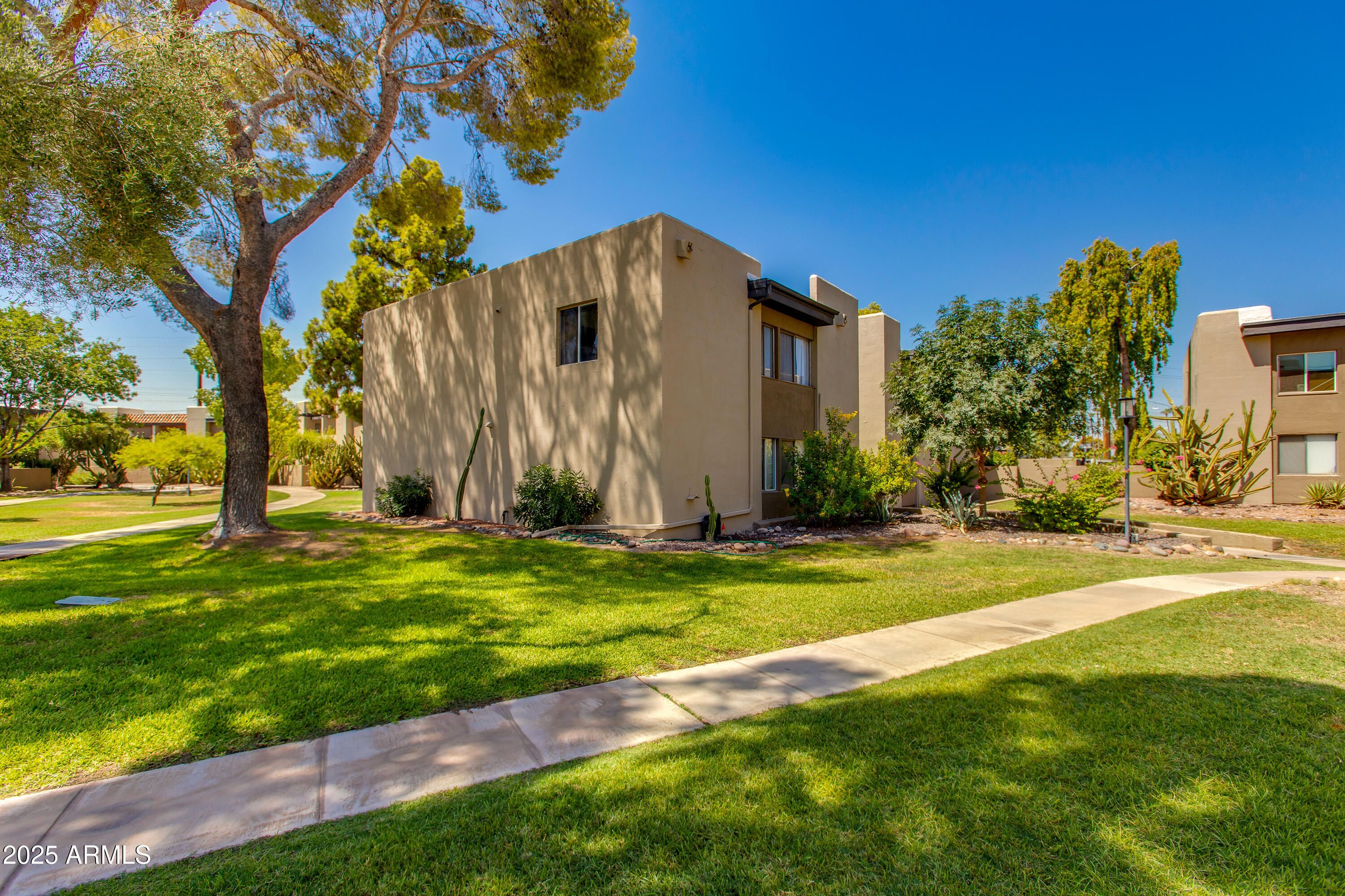 4201 E Camelback Road 41