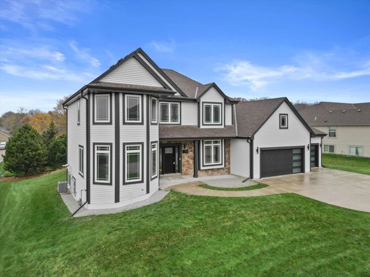 4656 West Devinshire Drive