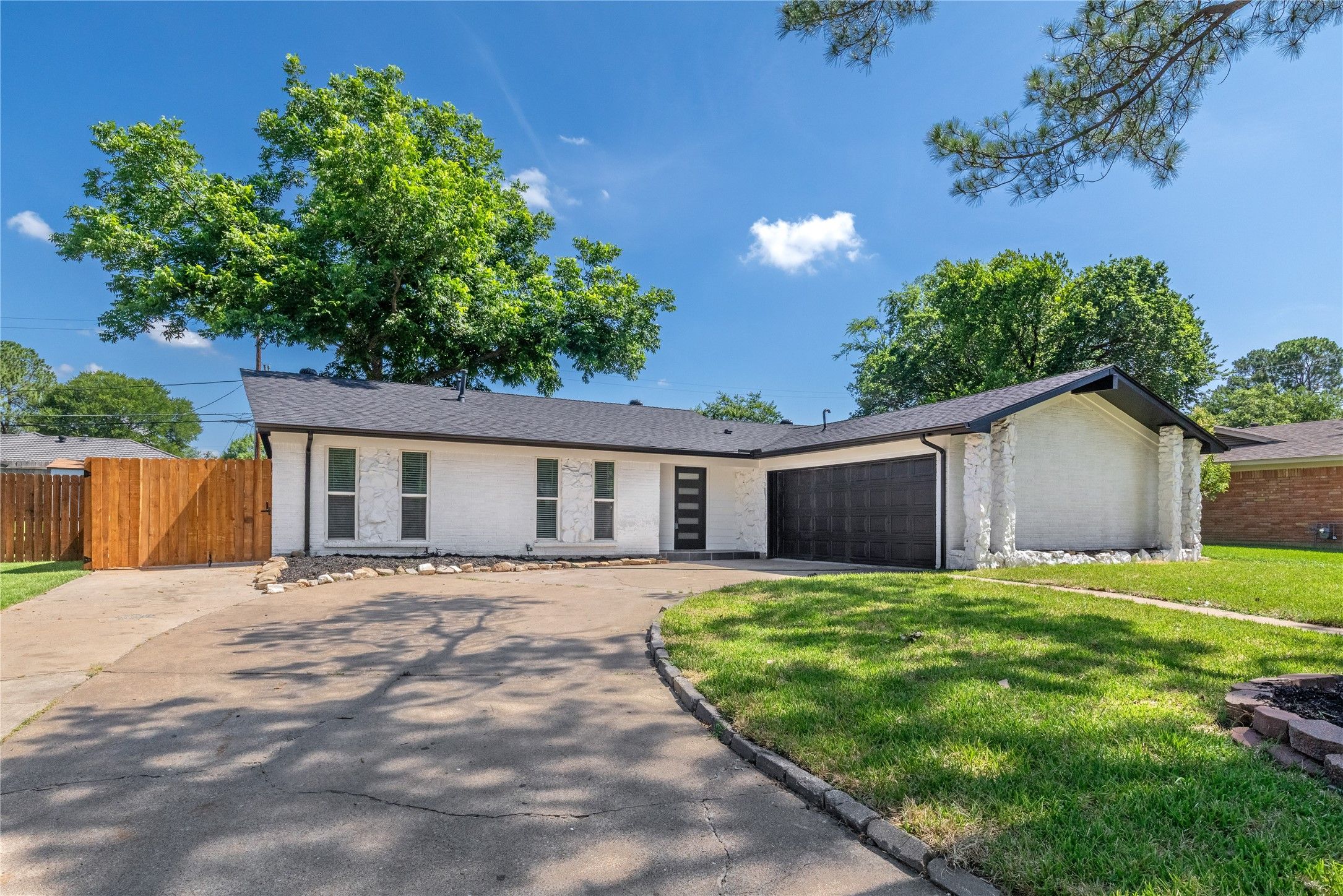524 Circleview Drive N