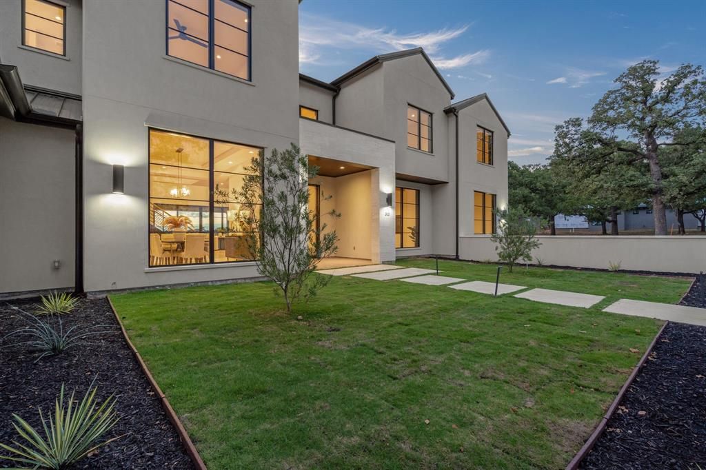 310 Shady Oaks Drive