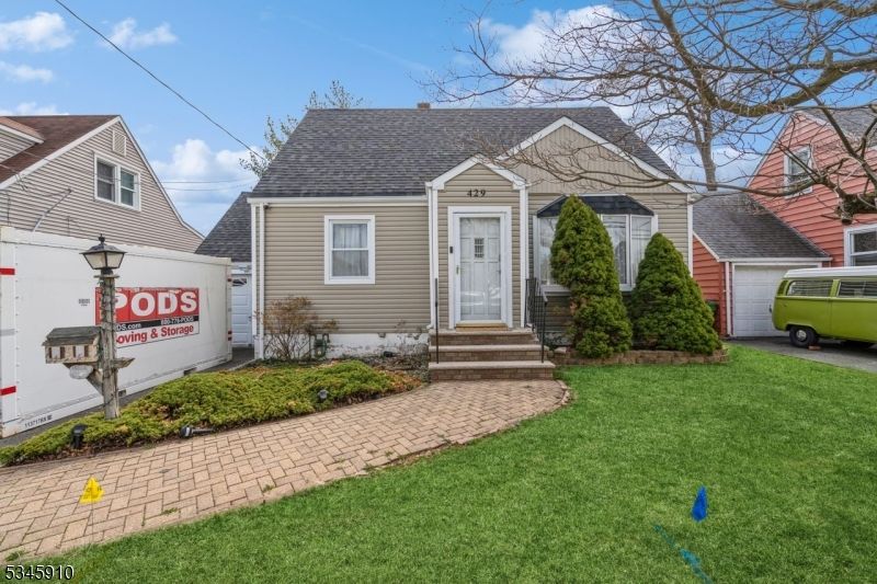 429 Elmwood Ter