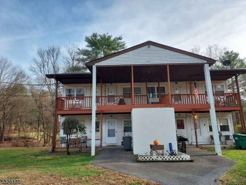 371 Lake Shore S. E