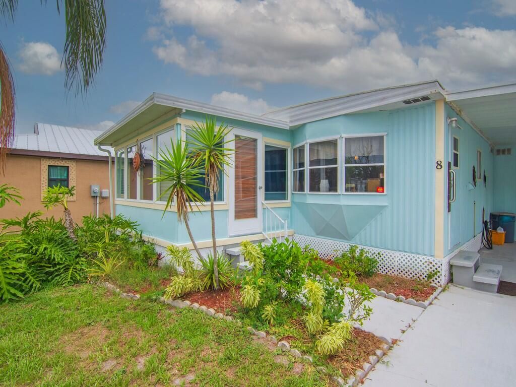 8 Brisa Lane