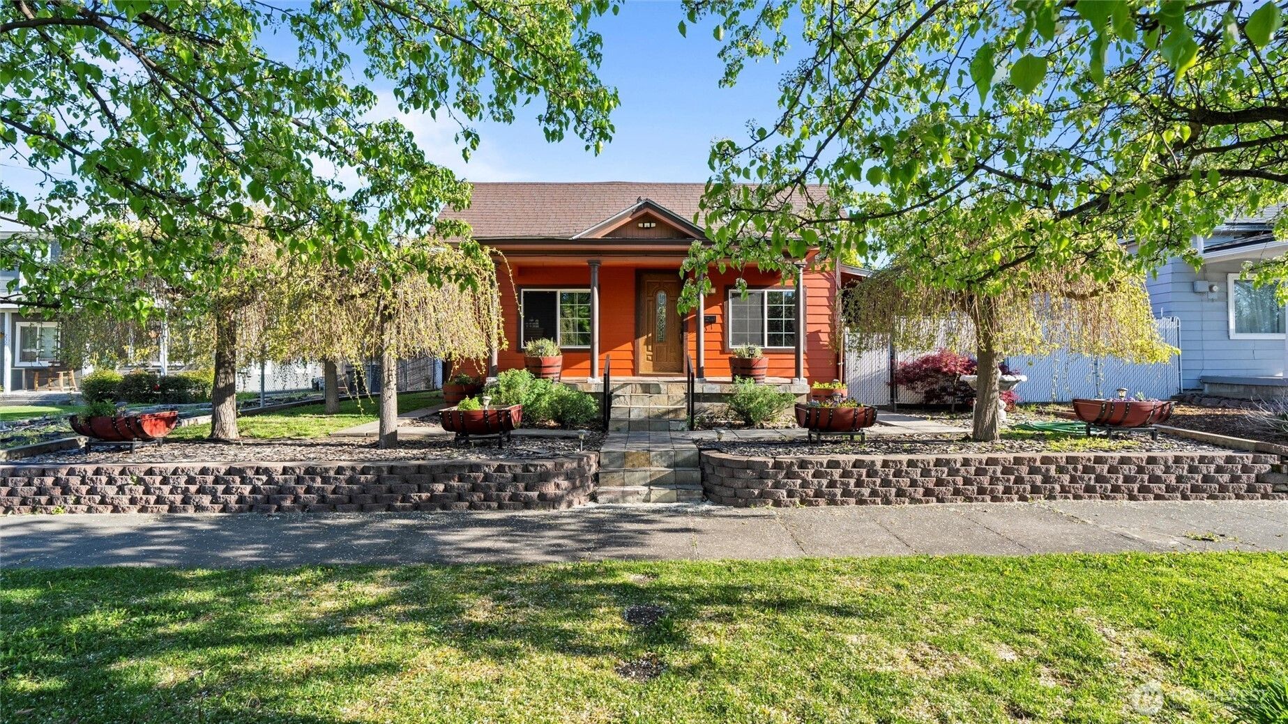 224 W Maple Street