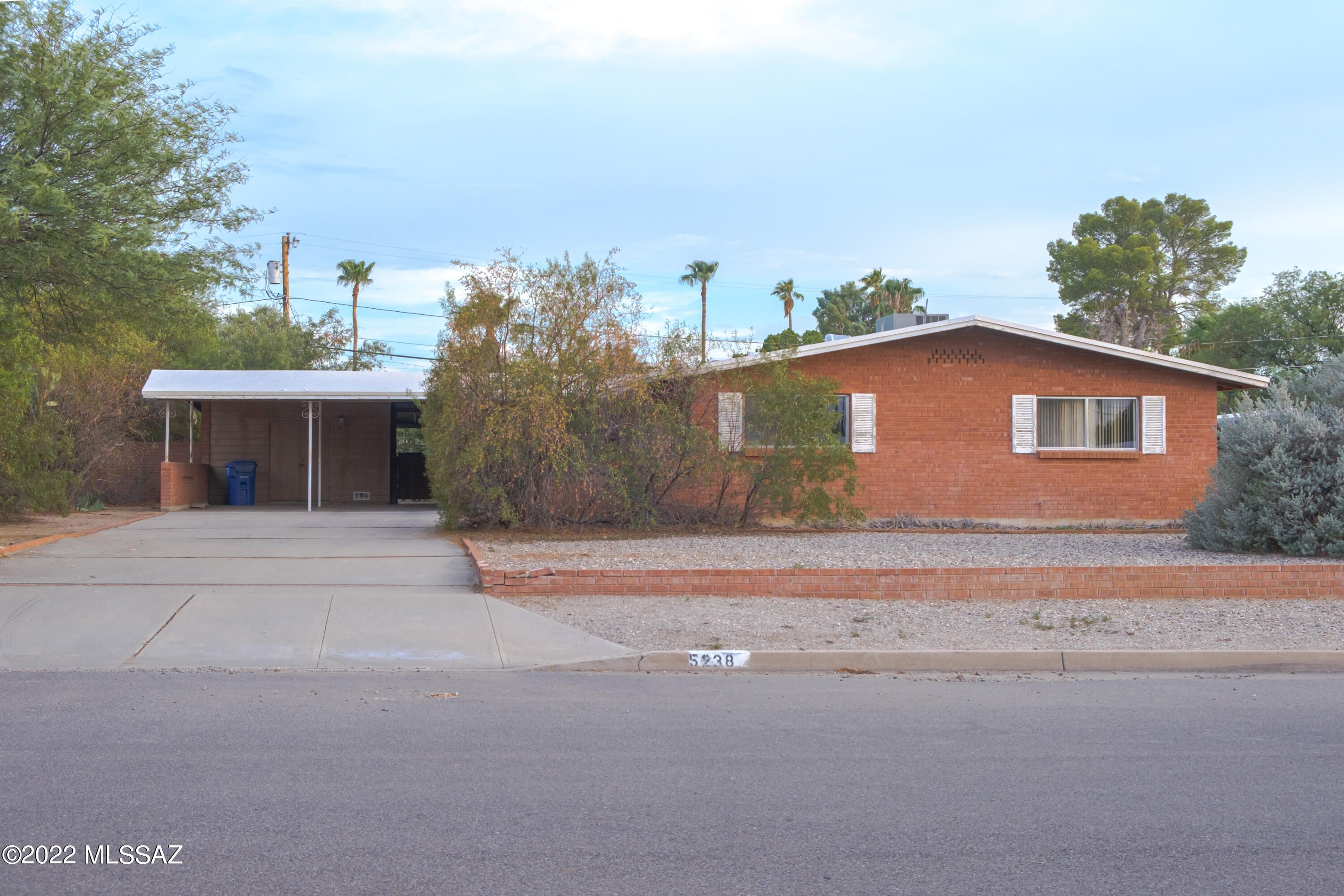 5238 E 4th Street