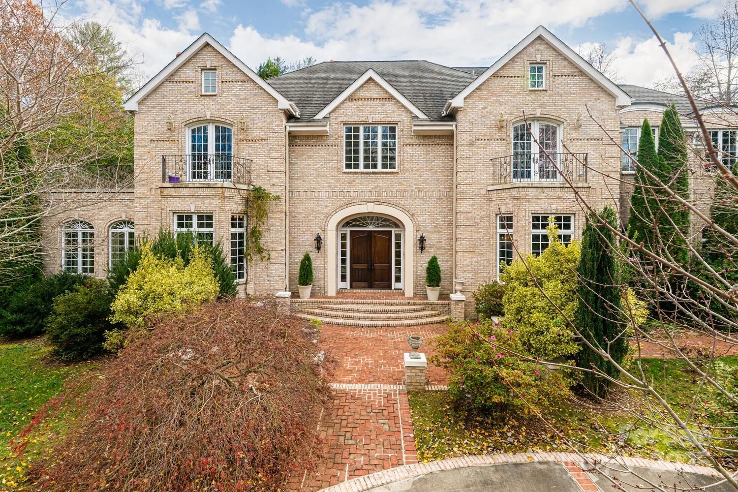 150 Rainbow View Drive