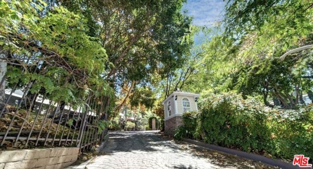 2700 Cahuenga Boulevard 2205