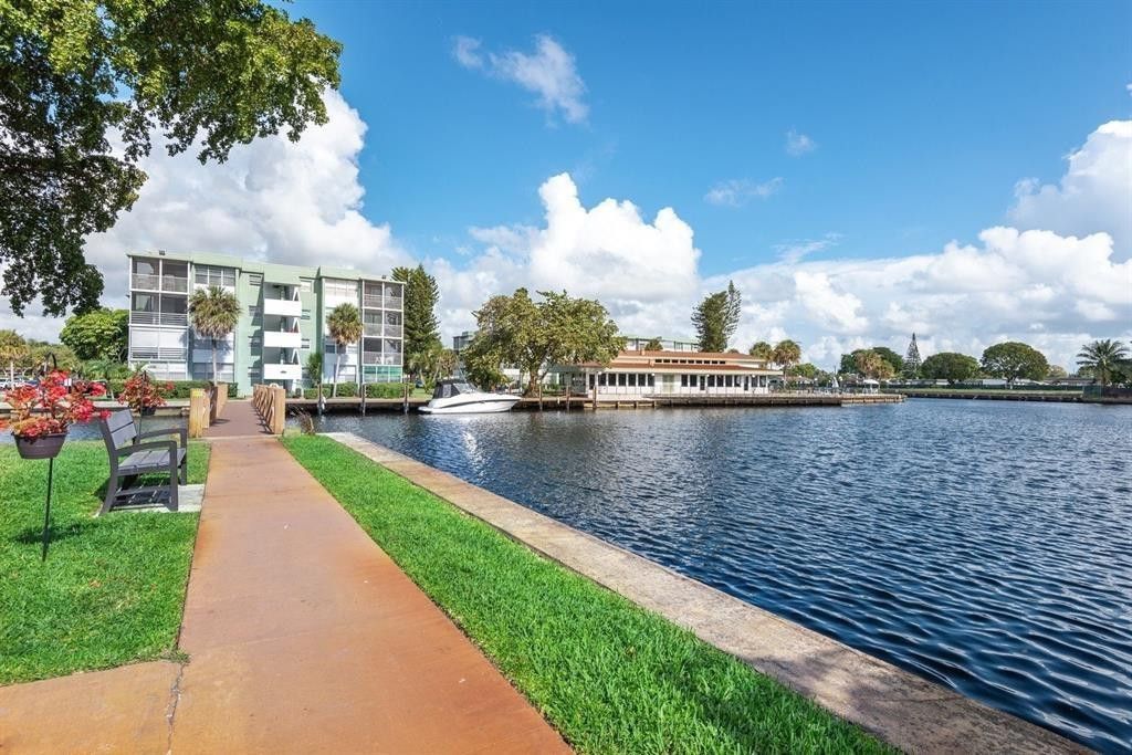 2781 Taft Street 110