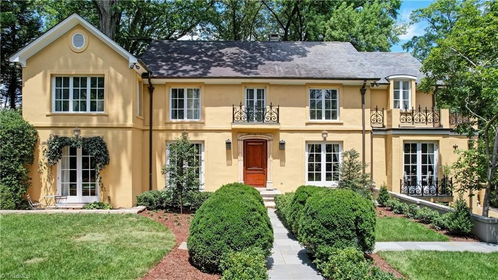 102 Kemp Road W