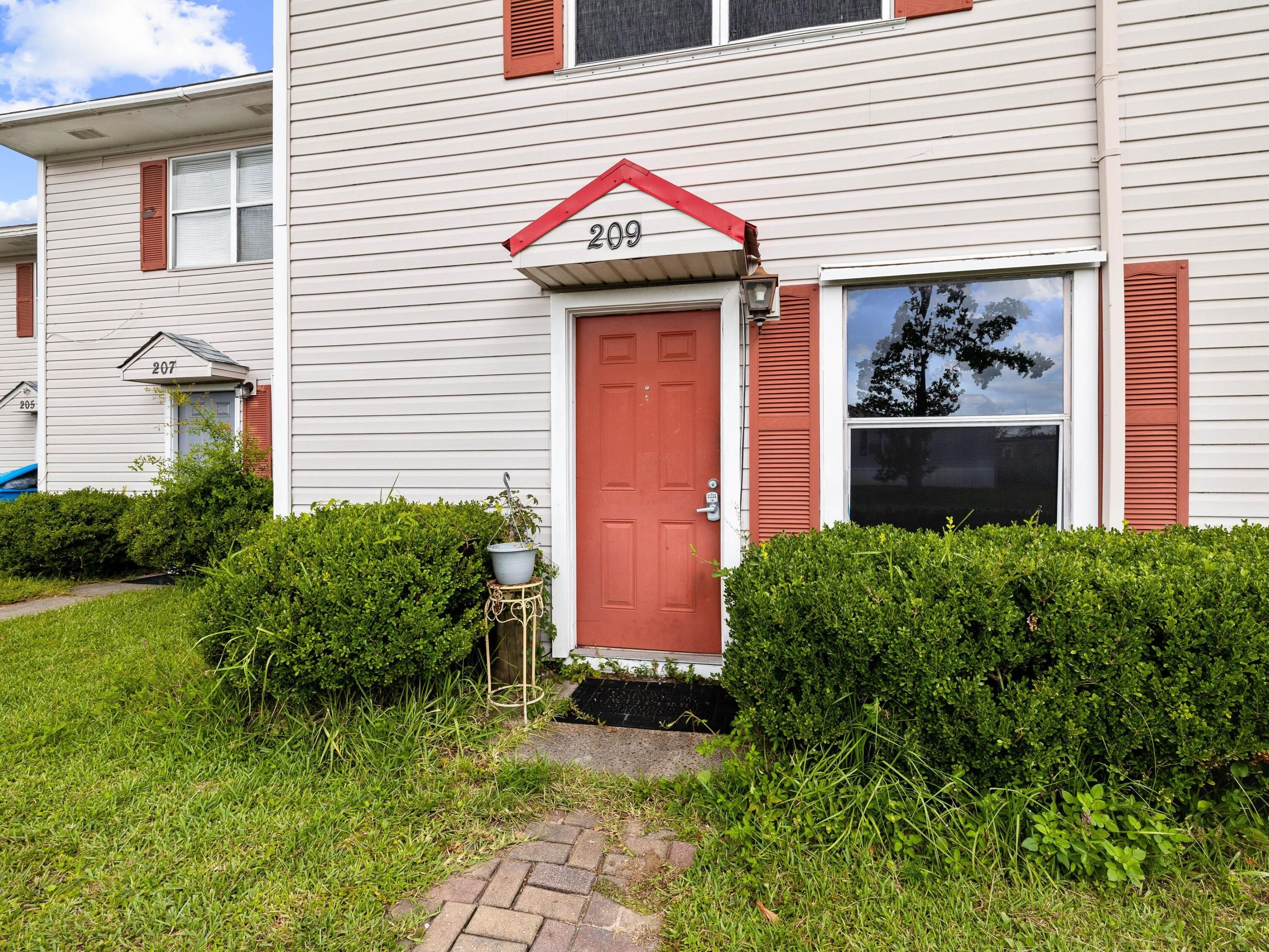 209 N Kimbrel Avenue