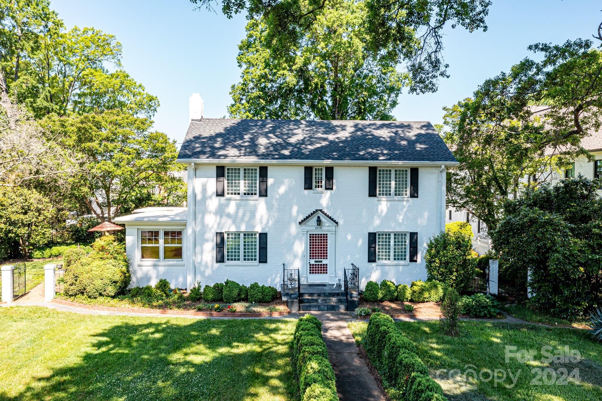 2718 Selwyn Avenue