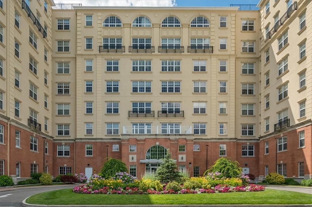 10 Byron Place 322
