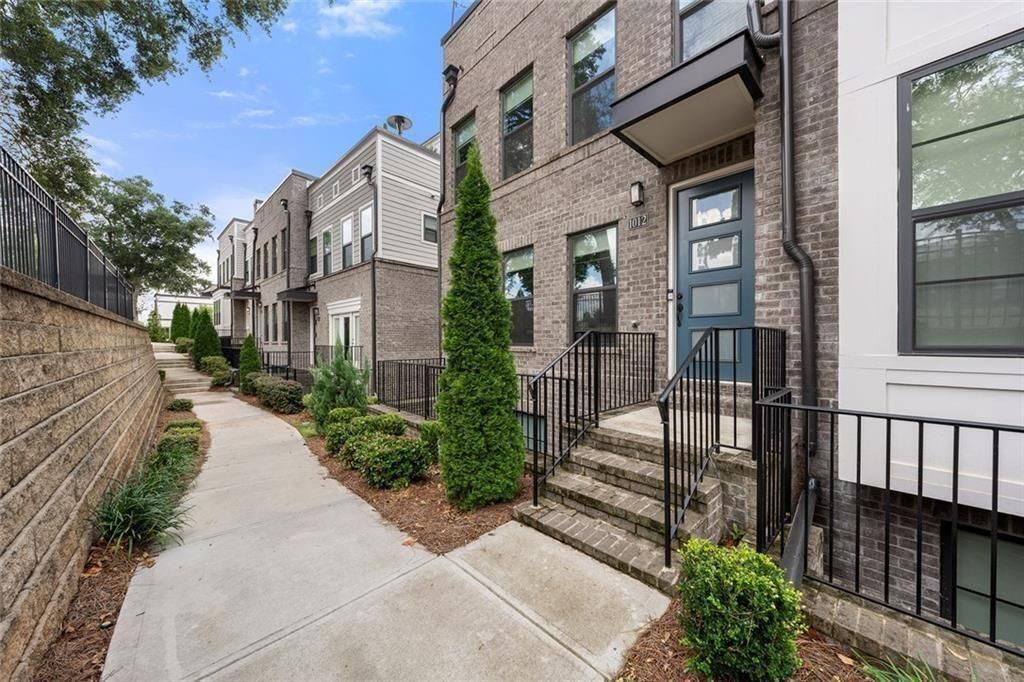 1012 Burnside Lane Nw